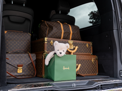 First Class Cars' Mercedes V-Class rear with Louis Vuitton luggage (Y12FCC)